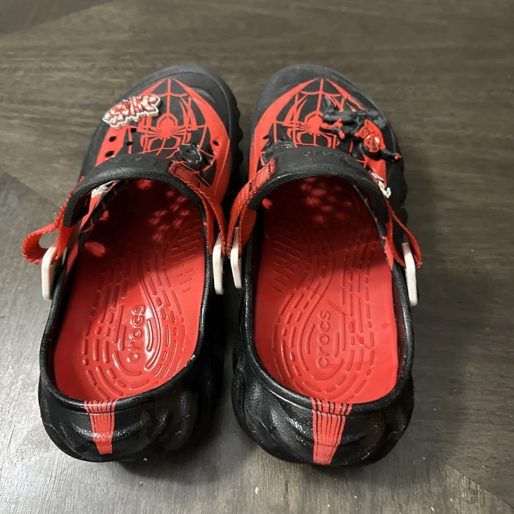 Crocs Team Spider-Man Echo Glow Clog - GLOW-IN-THE-DARK SPIDEY Kids Sz: J6 US